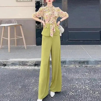 Conjunto Chiffon Primavera – Blusa Floral & Calça Pantalona