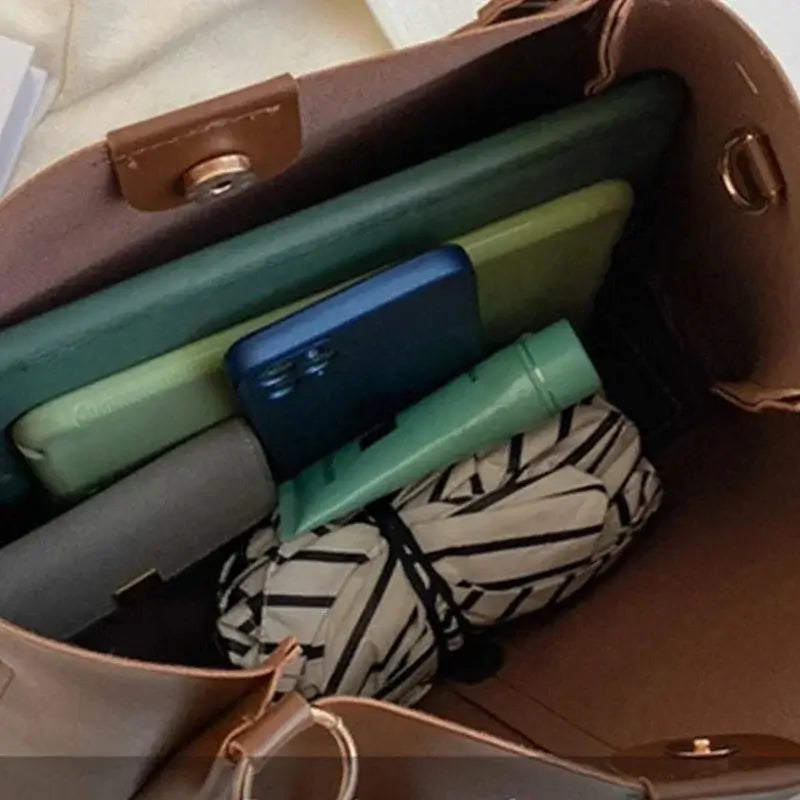 Kit Duo Bolsas Couro Soft – Ombro & Mão